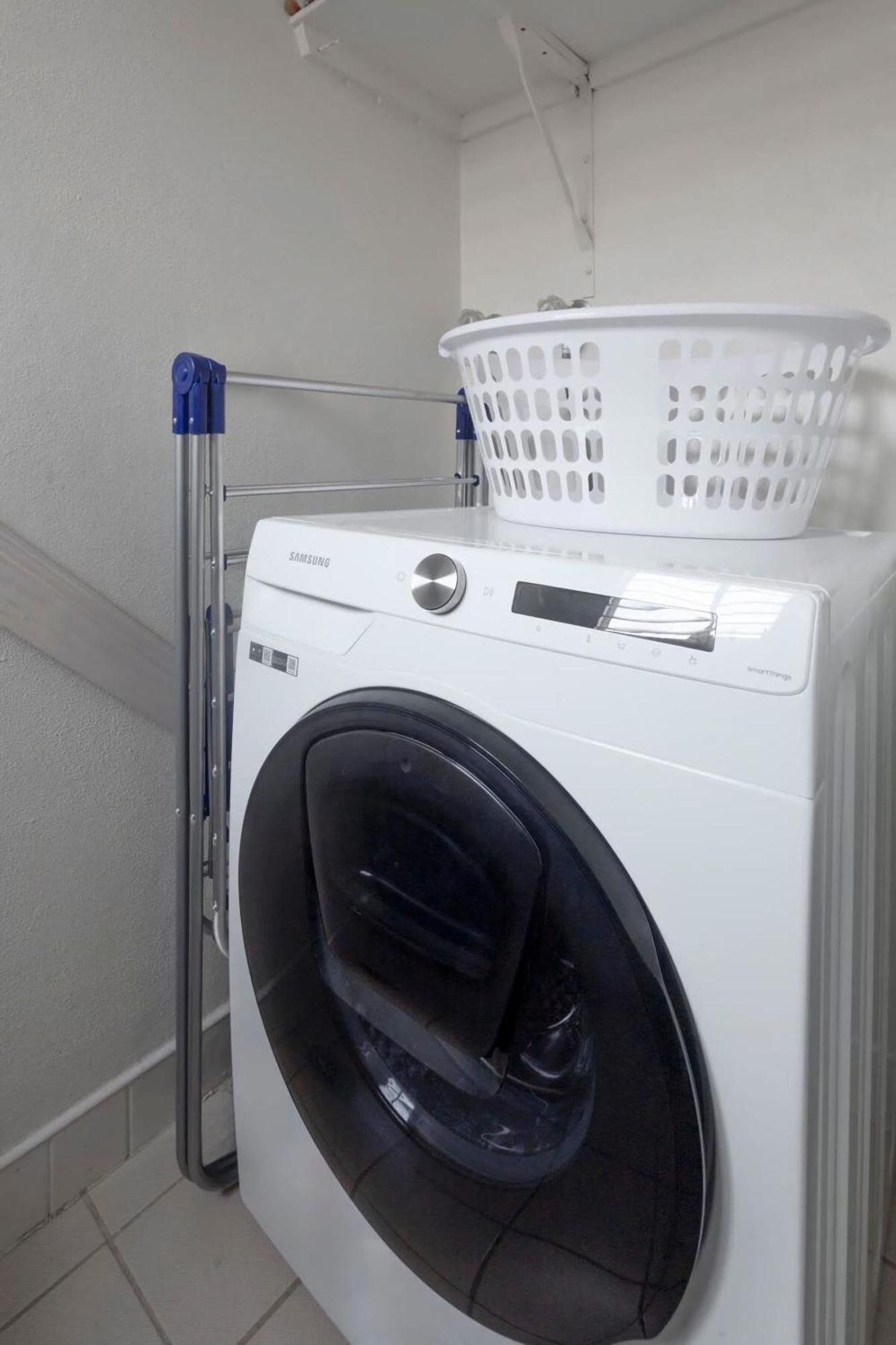 Urban Serenity 2br With Balcony Parking Sydney