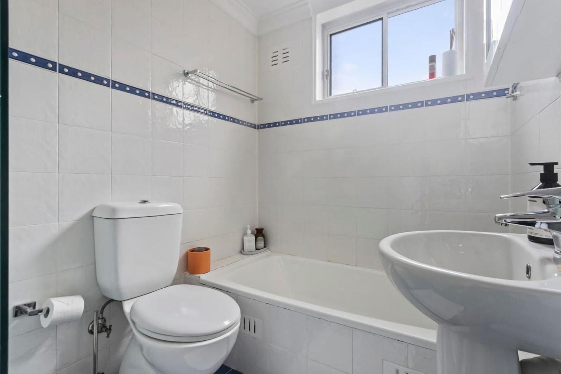 Urban Serenity 2br With Balcony Parking * Sydney