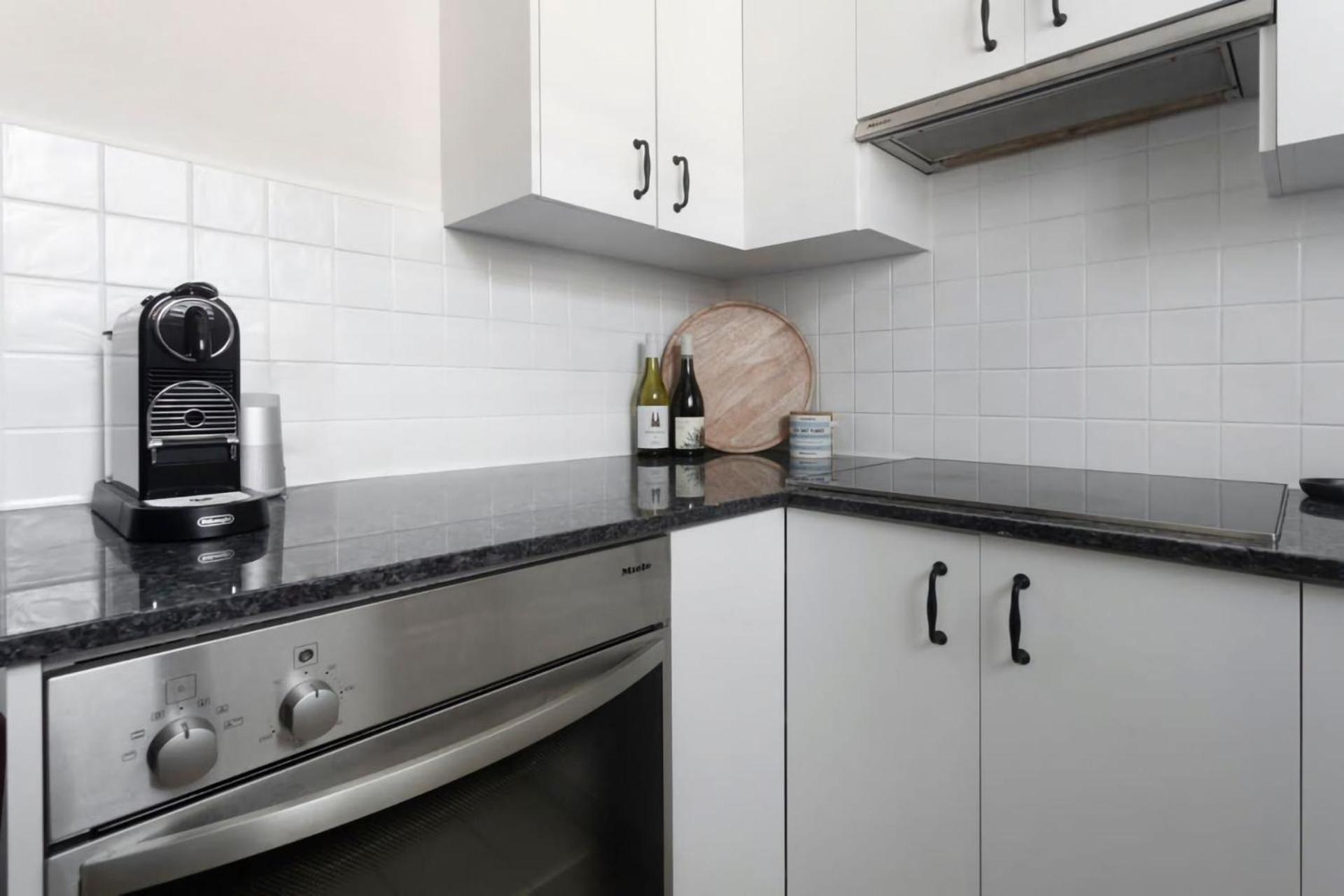 Urban Serenity 2br With Balcony Parking * Sydney